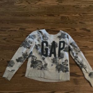 Gap sweater